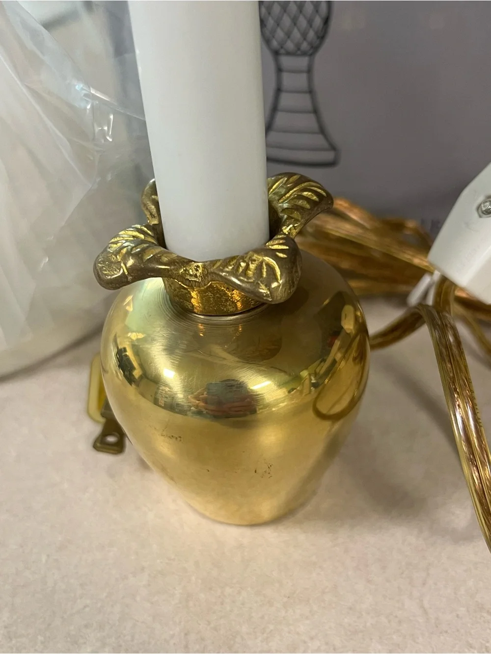 Gold Pineapple Accent Lamp Base with White Bulb Sleeve new in box